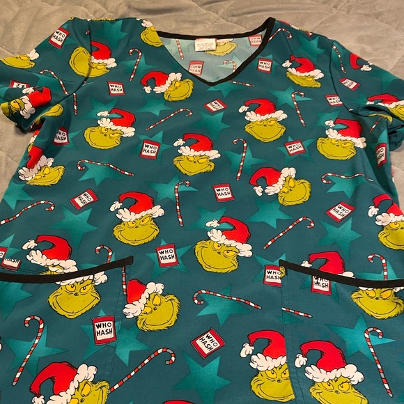 Women’s used scrub top med - Picture 1 of 1
